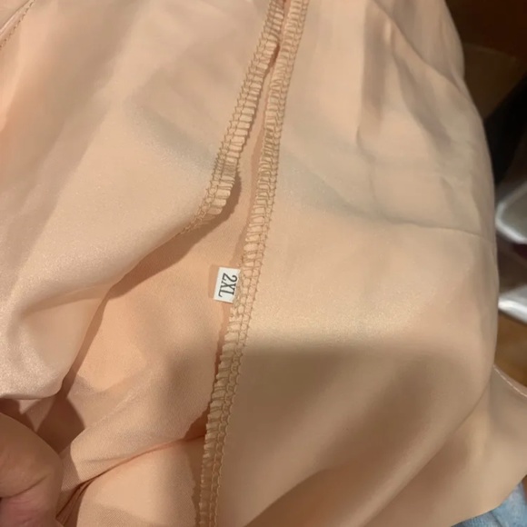 Spaghetti strap satin dress - Picture 3 of 7